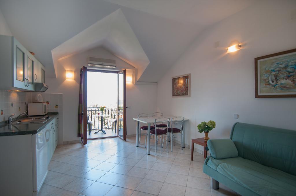 Apartments Raic Supetar Extérieur photo