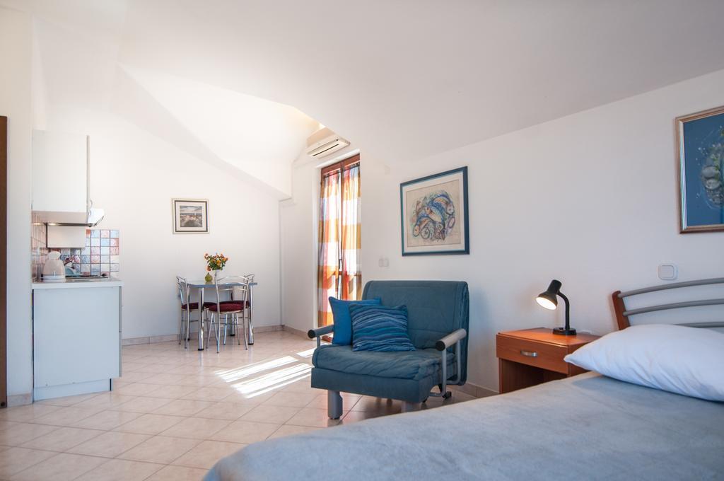 Apartments Raic Supetar Extérieur photo